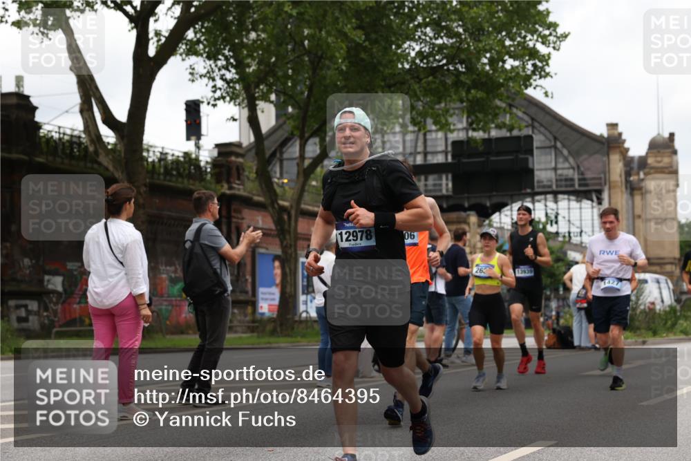 29.06.2025 - hella hamburg halbmarathon Yannick Fuchs http://msf.ph/oto/8464395 29.06.2025 10:57:02 20KM 1114, 1126, 1420, 1427, 1531, 1851, 1881, 2447, 2582, 2683, 2911, 3001, 3182, 3248, 3625, 4389, 4538, 4665, 5058, 5511, 5653, 5708, 5763, 6142, 6311, 6602, 6966, 7453, 8068, 8176, 8478, 8721, 9306, 9554, 9899, 11310, 11402, 12004, 12008, 12571, 12836, 12978, 13739, 13874, 13939, 14677, 14917, 16371, 16420, 16540, 17045, 17096, 17119, 17142, 17818, 17890, 18359, 18452, 18999, 19241 meine-sportfotos.de