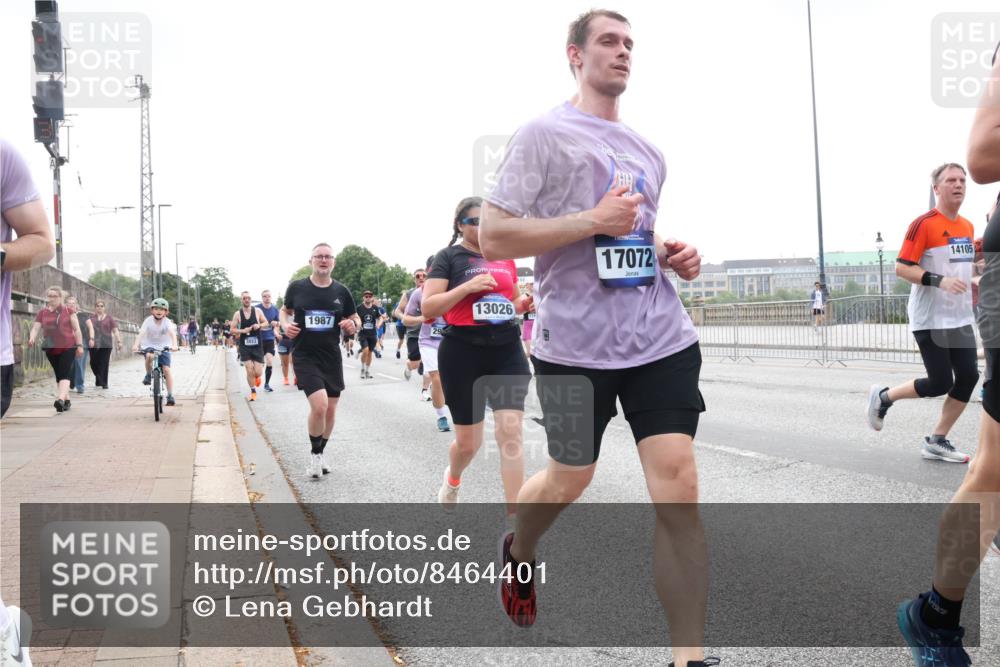 29.06.2025 - hella hamburg halbmarathon Lena Gebhardt http://msf.ph/oto/8464401 29.06.2025 10:32:18 Lombardsbrücke 3022, 17072, 14105, 1987, 13026, 1199, 1311, 1640, 1987, 2349, 2384, 2672, 2943, 3022, 3221, 3239, 3358, 3365, 3653, 3707, 3751, 3752, 3778, 3822, 4314, 4365, 4605, 4857, 4877, 4924, 5156, 5496, 5601, 5658, 5743, 5783, 5871, 5941, 6218, 6228, 6252, 6312, 6315, 6718, 6727, 7135, 7239, 7295, 7344, 7468, 7535, 7570, 7695, 7702, 7789, 7816, 7898, 8124, 8127, 8175, 8303, 8538, 8625, 8787, 8840, 8914, 8993, 9125, 9206, 10002 meine-sportfotos.de