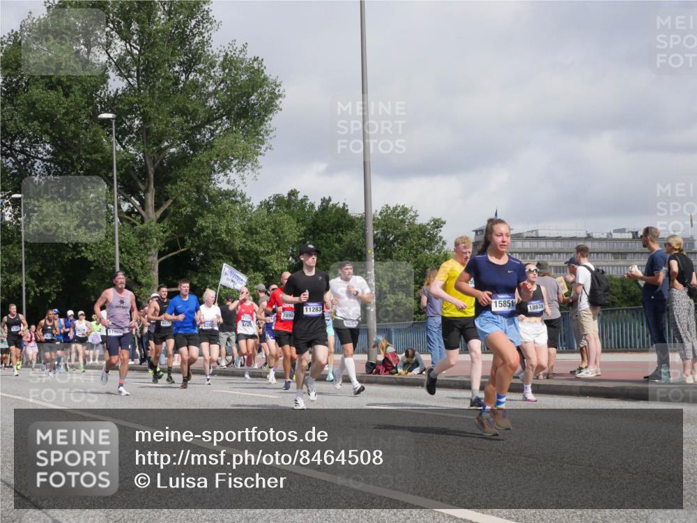 29.06.2025 - hella hamburg halbmarathon Luisa Fischer http://msf.ph/oto/8464508 29.06.2025 09:56:16 Kennedybrücke 19, 11283, 2890, 7734, 9633, 6575, 15851, 18638, 2890, 3004, 4949, 5460, 6282, 6388, 6575, 6903, 7167, 7480, 7734, 9030, 9043, 9126, 9200, 9633, 9723 meine-sportfotos.de