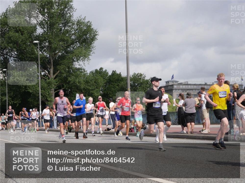 29.06.2025 - hella hamburg halbmarathon Luisa Fischer http://msf.ph/oto/8464542 29.06.2025 09:56:17 Kennedybrücke 110, 657, 10700, 2890, 16084, 11283, 13450, 2890, 2937, 3414, 4949, 5460, 6282, 6388, 6575, 6903, 7167, 7480, 7734, 9030, 9043, 9200, 9633, 9723, 9965 meine-sportfotos.de
