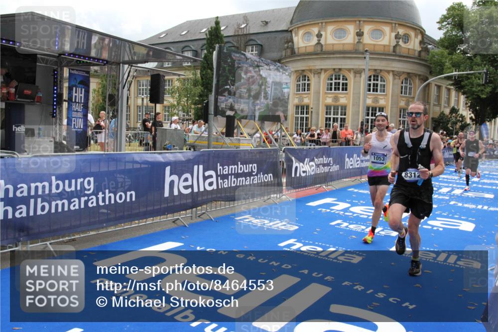 29.06.2025 - hella hamburg halbmarathon Michael Strokosch http://msf.ph/oto/8464553 29.06.2025 10:33:41 Ziel 1053, 1396, 2836, 8312, 12595, 14975, 16755, 17191, 18854 meine-sportfotos.de