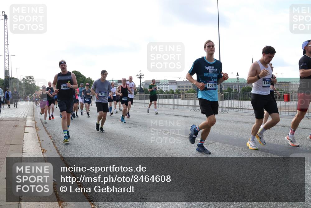 29.06.2025 - hella hamburg halbmarathon Lena Gebhardt http://msf.ph/oto/8464608 29.06.2025 09:55:05 Lombardsbrücke 10863, 13666, 15, 15871, 11333, 1608, 1031, 1749, 1200, 1683, 1696, 1817, 1942, 2207, 2222, 2274, 2287, 2367, 2411, 2592, 2596, 2816, 2955, 3208, 3209, 3258, 3435, 3747, 4093, 4121, 4189, 4832, 5102, 5399, 5447, 5638, 5705, 5884, 6027, 6158, 6290, 6389, 6662, 6723, 6836, 6923, 6938, 6978, 6991, 7052, 7335, 7659, 7908, 8117, 8371, 8437, 8482, 8487, 8657, 8693, 8889, 8916, 8981, 9031, 9038, 9051, 9093, 9159, 9476, 9661, 9710, 9869, 9924, 9931, 11333 meine-sportfotos.de
