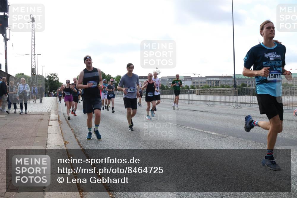 29.06.2025 - hella hamburg halbmarathon Lena Gebhardt http://msf.ph/oto/8464725 29.06.2025 09:55:06 Lombardsbrücke 10868, 66, 11333, 16086, 15871, 1200, 1683, 1696, 1817, 2207, 2222, 2274, 2287, 2367, 2411, 2592, 2596, 2816, 2955, 3208, 3209, 3258, 3435, 3747, 4093, 4121, 4189, 4832, 5102, 5399, 5447, 5638, 5705, 5884, 6027, 6158, 6290, 6389, 6662, 6723, 6836, 6923, 6938, 6978, 6991, 7052, 7335, 7659, 7908, 8117, 8371, 8437, 8482, 8487, 8657, 8693, 8889, 8916, 8981, 9031, 9038, 9051, 9093, 9159, 9476, 9661, 9710, 9869, 9924, 9931, 11333 meine-sportfotos.de