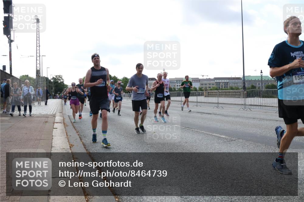 29.06.2025 - hella hamburg halbmarathon Lena Gebhardt http://msf.ph/oto/8464739 29.06.2025 09:55:06 Lombardsbrücke 11333, 16086, 1587, 1200, 1683, 1696, 1817, 2207, 2222, 2274, 2287, 2367, 2411, 2592, 2596, 2816, 2955, 3208, 3209, 3258, 3435, 3747, 4093, 4121, 4189, 4832, 5102, 5399, 5447, 5638, 5705, 5884, 6027, 6158, 6290, 6389, 6662, 6723, 6836, 6923, 6938, 6978, 6991, 7052, 7335, 7659, 7908, 8117, 8371, 8437, 8482, 8487, 8657, 8693, 8889, 8916, 8981, 9031, 9038, 9051, 9093, 9159, 9476, 9661, 9710, 9869, 9924, 9931, 11333 meine-sportfotos.de