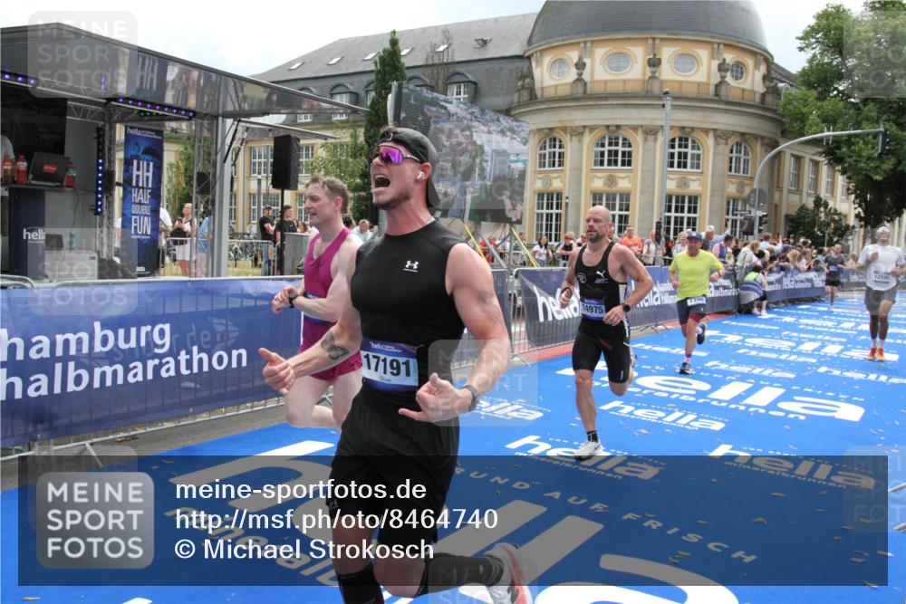 29.06.2025 - hella hamburg halbmarathon Michael Strokosch http://msf.ph/oto/8464740 29.06.2025 10:33:44 Ziel 1053, 1396, 2836, 4246, 5193, 12595, 14975, 16755, 17191 meine-sportfotos.de