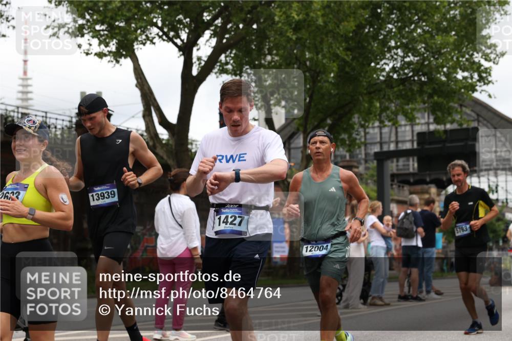 29.06.2025 - hella hamburg halbmarathon Yannick Fuchs http://msf.ph/oto/8464764 29.06.2025 10:57:05 20KM 1126, 1420, 1427, 1531, 1881, 2447, 2582, 2683, 2911, 3182, 3248, 3625, 4389, 4538, 4665, 5058, 5511, 5653, 5708, 5763, 6142, 6966, 7453, 8068, 8176, 8469, 8478, 8721, 9306, 9554, 9899, 11310, 11402, 12004, 12571, 12836, 12978, 13739, 13874, 13939, 14677, 14917, 15137, 16371, 16420, 16478, 16540, 17045, 17119, 17818, 17890, 18359, 18452, 18999, 19241 meine-sportfotos.de