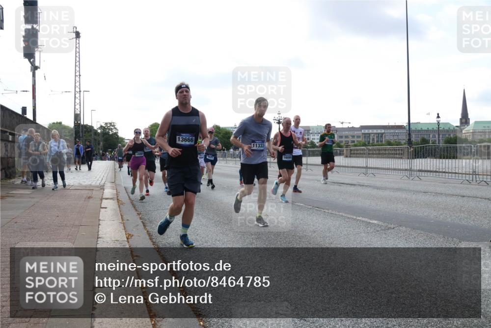 29.06.2025 - hella hamburg halbmarathon Lena Gebhardt http://msf.ph/oto/8464785 29.06.2025 09:55:06 Lombardsbrücke 10868, 1543, 6, 13666, 11333, 16086, 1200, 1683, 1696, 1817, 2207, 2222, 2274, 2287, 2367, 2411, 2592, 2596, 2816, 2955, 3208, 3209, 3258, 3435, 3747, 4093, 4121, 4189, 4832, 5102, 5399, 5447, 5638, 5705, 5884, 6027, 6158, 6290, 6389, 6662, 6723, 6836, 6923, 6938, 6978, 6991, 7052, 7335, 7659, 7908, 8117, 8371, 8437, 8482, 8487, 8657, 8693, 8889, 8916, 8981, 9031, 9038, 9051, 9093, 9159, 9476, 9661, 9710, 9869, 9924, 9931, 11333 meine-sportfotos.de