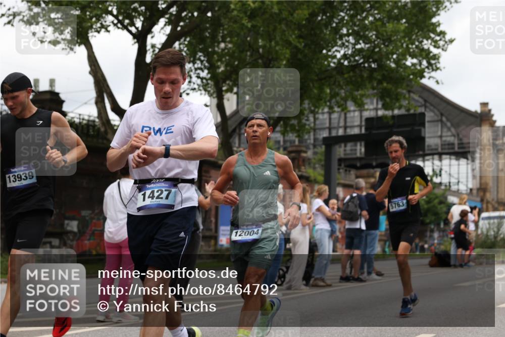 29.06.2025 - hella hamburg halbmarathon Yannick Fuchs http://msf.ph/oto/8464792 29.06.2025 10:57:05 20KM 1126, 1420, 1427, 1531, 1881, 2447, 2582, 2683, 2911, 3182, 3248, 3625, 4389, 4538, 4665, 5058, 5511, 5653, 5708, 5763, 6142, 6966, 7453, 8068, 8176, 8469, 8478, 8721, 9306, 9554, 9899, 11310, 11402, 12004, 12571, 12836, 12978, 13739, 13874, 13939, 14677, 14917, 15137, 16371, 16420, 16478, 16540, 17045, 17119, 17818, 17890, 18359, 18452, 18999, 19241 meine-sportfotos.de
