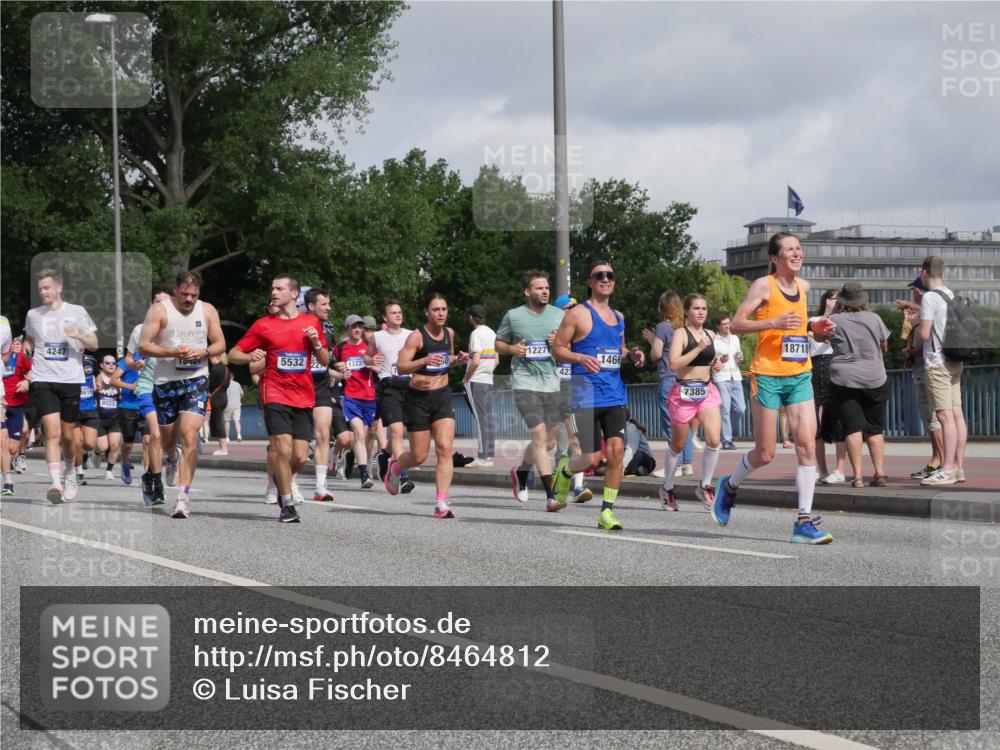 29.06.2025 - hella hamburg halbmarathon Luisa Fischer http://msf.ph/oto/8464812 29.06.2025 09:56:28 Kennedybrücke 4247, 4619, 5532, 22, 13225, 12271, 423, 1466, 7385, 18718, 1466, 1902, 2270, 2516, 2937, 3414, 3852, 4140, 4235, 4247, 4949, 5115, 5362, 5460, 5528, 5532, 5650, 6388, 7167, 7385, 8023, 9965, 10792 meine-sportfotos.de