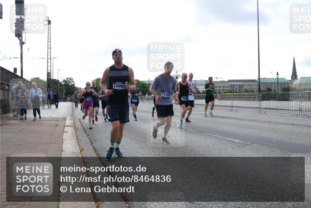 29.06.2025 - hella hamburg halbmarathon Lena Gebhardt http://msf.ph/oto/8464836 29.06.2025 09:55:06 Lombardsbrücke 10868, 13666, 5031, 11333, 16086, 1200, 1683, 1696, 1817, 2207, 2222, 2274, 2287, 2367, 2411, 2592, 2596, 2816, 2955, 3208, 3209, 3258, 3435, 3747, 4093, 4121, 4189, 4832, 5102, 5399, 5447, 5638, 5705, 5884, 6027, 6158, 6290, 6389, 6662, 6723, 6836, 6923, 6938, 6978, 6991, 7052, 7335, 7659, 7908, 8117, 8371, 8437, 8482, 8487, 8657, 8693, 8889, 8916, 8981, 9031, 9038, 9051, 9093, 9159, 9476, 9661, 9710, 9869, 9924, 9931, 11333 meine-sportfotos.de
