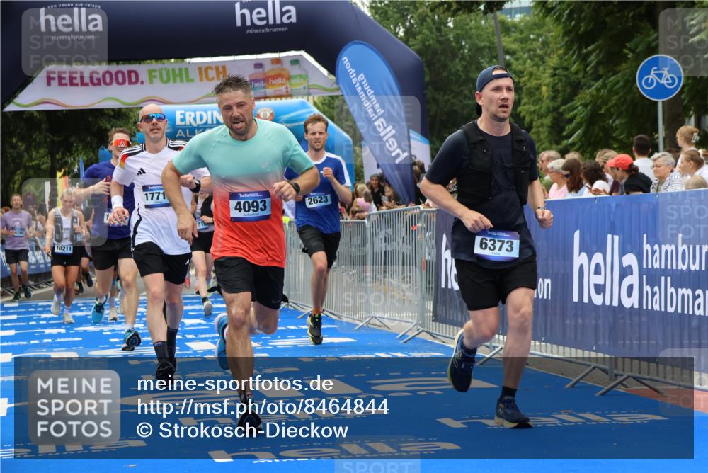 29.06.2025 - hella hamburg halbmarathon Strokosch-Dieckow http://msf.ph/oto/8464844 29.06.2025 10:47:09 Ziel 1460, 2623, 4093, 5472, 6134, 6373, 6700, 6716, 7480, 7908, 9794, 10208, 10211, 12579, 13007, 13672, 15684, 16286, 17718, 17915, 18856 meine-sportfotos.de