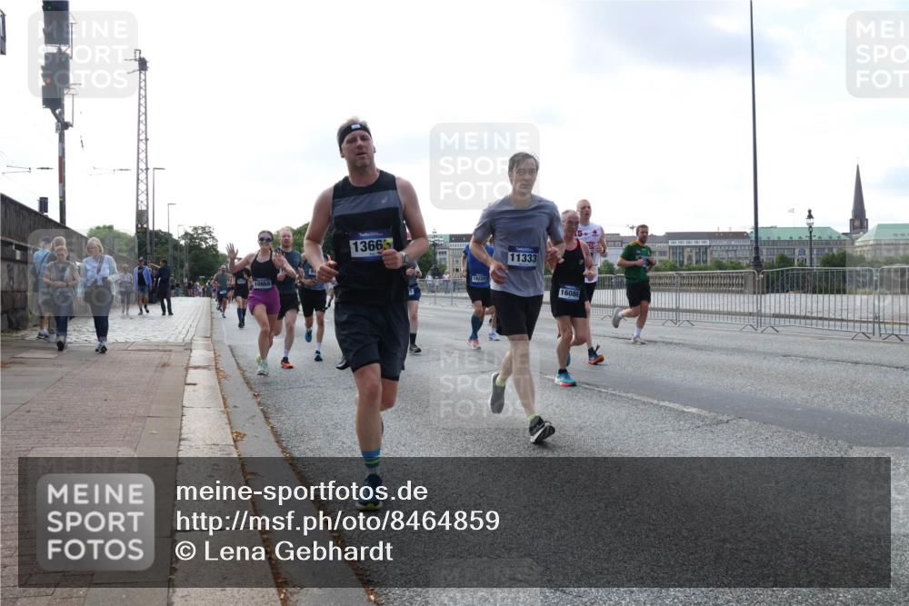 29.06.2025 - hella hamburg halbmarathon Lena Gebhardt http://msf.ph/oto/8464859 29.06.2025 09:55:06 Lombardsbrücke 10868, 1366, 18228, 11333, 15, 16086, 1200, 1683, 1696, 1817, 2207, 2222, 2274, 2287, 2367, 2411, 2592, 2596, 2816, 2955, 3208, 3209, 3258, 3435, 3747, 4093, 4121, 4189, 4832, 5102, 5399, 5447, 5638, 5705, 5884, 6027, 6158, 6290, 6389, 6662, 6723, 6836, 6923, 6938, 6978, 6991, 7052, 7335, 7659, 7908, 8117, 8371, 8437, 8482, 8487, 8657, 8693, 8889, 8916, 8981, 9031, 9038, 9051, 9093, 9159, 9476, 9661, 9710, 9869, 9924, 9931, 11333 meine-sportfotos.de