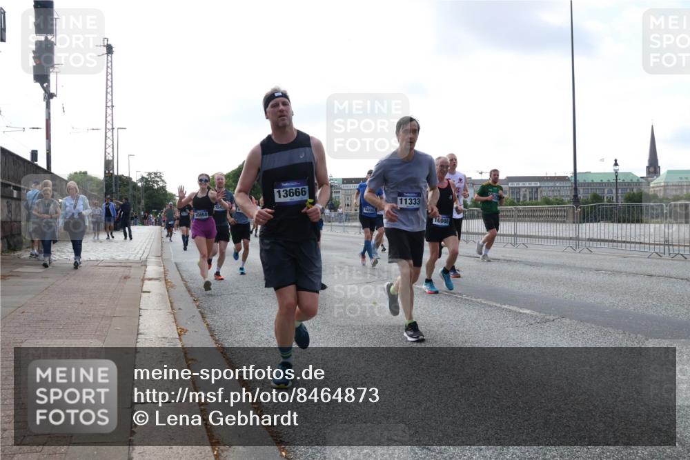 29.06.2025 - hella hamburg halbmarathon Lena Gebhardt http://msf.ph/oto/8464873 29.06.2025 09:55:06 Lombardsbrücke 10868, 154, 13666, 18228, 11333, 16086, 1200, 1683, 1696, 1817, 2207, 2222, 2274, 2287, 2367, 2411, 2592, 2596, 2816, 2955, 3208, 3209, 3258, 3435, 3747, 4093, 4121, 4189, 4832, 5102, 5399, 5447, 5638, 5705, 5884, 6027, 6158, 6290, 6389, 6662, 6723, 6836, 6923, 6938, 6978, 6991, 7052, 7335, 7659, 7908, 8117, 8371, 8437, 8482, 8487, 8657, 8693, 8889, 8916, 8981, 9031, 9038, 9051, 9093, 9159, 9476, 9661, 9710, 9869, 9924, 9931, 11333 meine-sportfotos.de