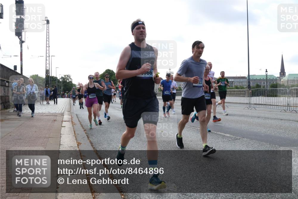 29.06.2025 - hella hamburg halbmarathon Lena Gebhardt http://msf.ph/oto/8464896 29.06.2025 09:55:06 Lombardsbrücke 10868, 966, 17, 18228, 333, 7659, 6086, 1200, 1683, 1696, 1817, 2207, 2222, 2274, 2287, 2367, 2411, 2592, 2596, 2816, 2955, 3208, 3209, 3258, 3435, 3747, 4093, 4121, 4189, 4832, 5102, 5399, 5447, 5638, 5705, 5884, 6027, 6158, 6290, 6389, 6662, 6723, 6836, 6923, 6938, 6978, 6991, 7052, 7335, 7659, 7908, 8117, 8371, 8437, 8482, 8487, 8657, 8693, 8889, 8916, 8981, 9031, 9038, 9051, 9093, 9159, 9476, 9661, 9710, 9869, 9924, 9931, 11333 meine-sportfotos.de