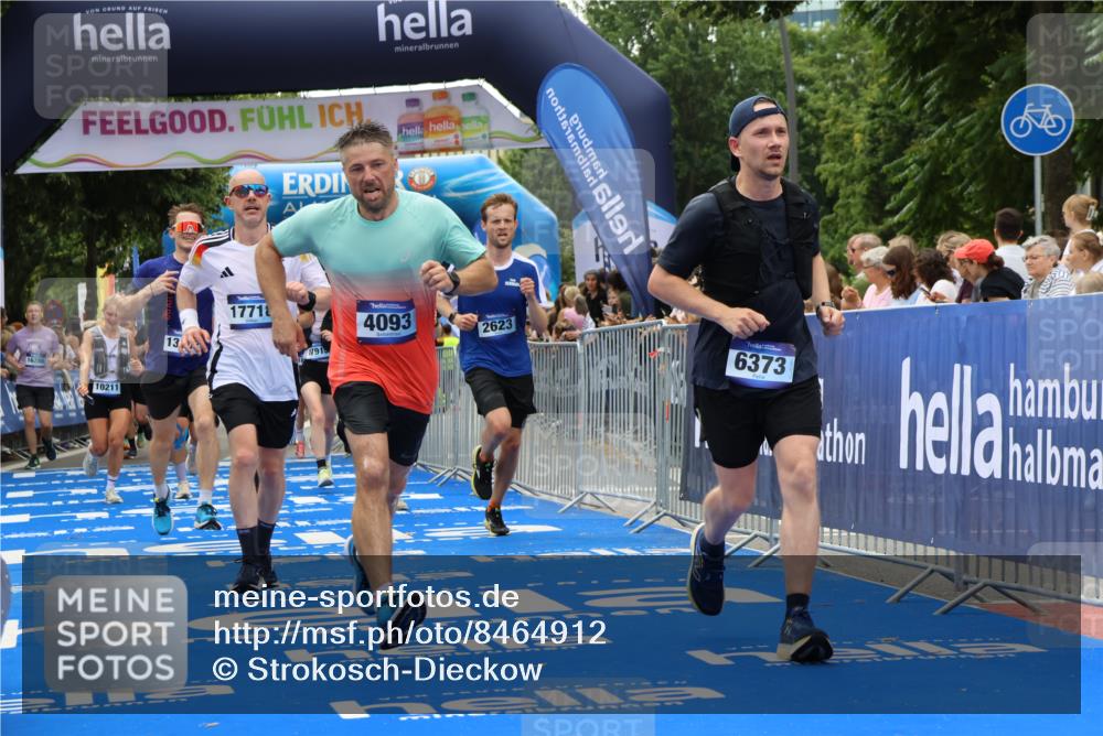 29.06.2025 - hella hamburg halbmarathon Strokosch-Dieckow http://msf.ph/oto/8464912 29.06.2025 10:47:09 Ziel 1460, 2623, 4093, 5472, 6134, 6373, 6700, 6716, 7480, 7908, 9794, 10208, 10211, 12579, 13007, 13672, 15684, 16286, 17718, 17915, 18856 meine-sportfotos.de