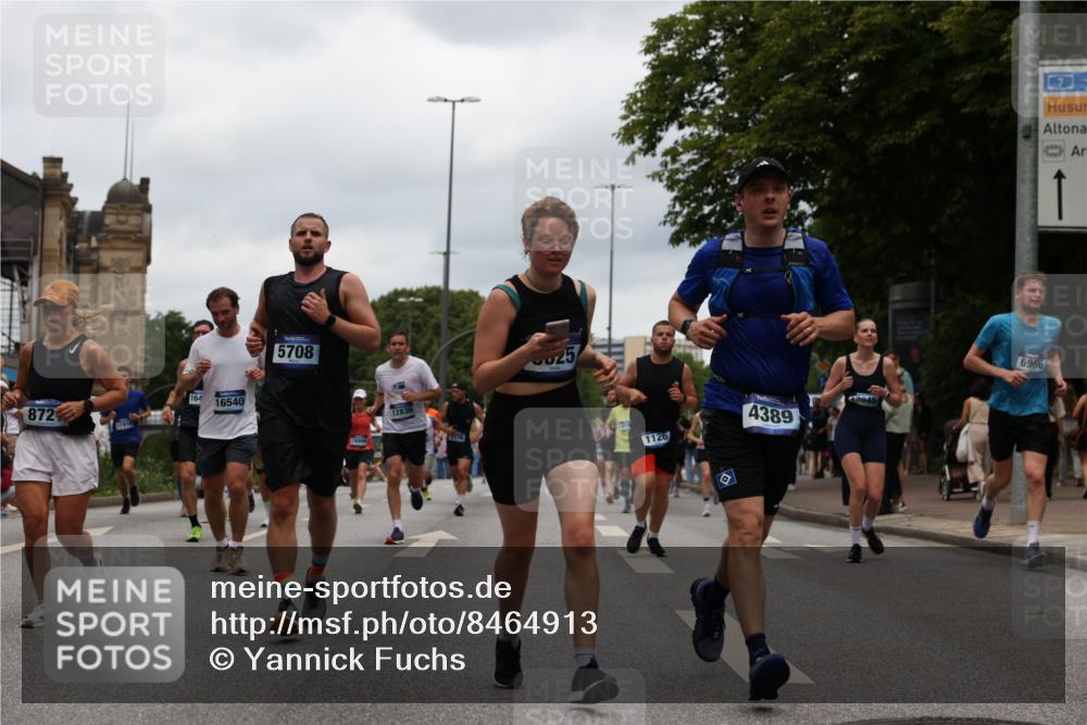 29.06.2025 - hella hamburg halbmarathon Yannick Fuchs http://msf.ph/oto/8464913 29.06.2025 10:57:06 20KM 1126, 1420, 1427, 1531, 1881, 2447, 2582, 2683, 2911, 3182, 3248, 3625, 4389, 4538, 4665, 5058, 5511, 5653, 5708, 5763, 6142, 6966, 7453, 8068, 8176, 8469, 8478, 8721, 9306, 9554, 9899, 11310, 11402, 12004, 12571, 12836, 12978, 13551, 13739, 13874, 13939, 14677, 14917, 15137, 16371, 16420, 16478, 16540, 17045, 17119, 17757, 17818, 17890, 18359, 18452, 18999, 19241 meine-sportfotos.de