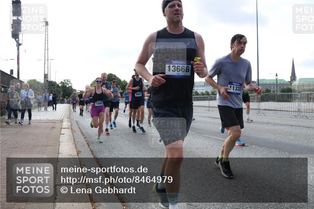 29.06.2025 - hella hamburg halbmarathon Lena Gebhardt http://msf.ph/oto/8464979 29.06.2025 09:55:07 Lombardsbrücke 10868, 39, 325, 9869, 13666, 11333, 1200, 1683, 1696, 1817, 2207, 2222, 2274, 2287, 2367, 2411, 2592, 2596, 2816, 2955, 3208, 3209, 3258, 3435, 3747, 4093, 4121, 4189, 4832, 5102, 5399, 5447, 5638, 5705, 5884, 6027, 6158, 6290, 6389, 6662, 6723, 6836, 6923, 6938, 6978, 6991, 7052, 7335, 7659, 7908, 8117, 8371, 8437, 8482, 8487, 8657, 8693, 8889, 8916, 8981, 9031, 9038, 9051, 9093, 9159, 9476, 9661, 9710, 9869, 9924, 9931, 11333 meine-sportfotos.de