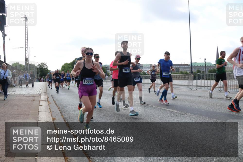 29.06.2025 - hella hamburg halbmarathon Lena Gebhardt http://msf.ph/oto/8465089 29.06.2025 09:55:07 Lombardsbrücke 10868, 9869, 9031, 18228, 1200, 1683, 1696, 1817, 2207, 2222, 2274, 2287, 2367, 2411, 2592, 2596, 2816, 2955, 3208, 3209, 3258, 3435, 3747, 4093, 4121, 4189, 4832, 5102, 5399, 5447, 5638, 5705, 5884, 6027, 6158, 6290, 6389, 6662, 6723, 6836, 6923, 6938, 6978, 6991, 7052, 7335, 7659, 7908, 8117, 8371, 8437, 8482, 8487, 8657, 8693, 8889, 8916, 8981, 9031, 9038, 9051, 9093, 9159, 9476, 9661, 9710, 9869, 9924, 9931, 11333 meine-sportfotos.de