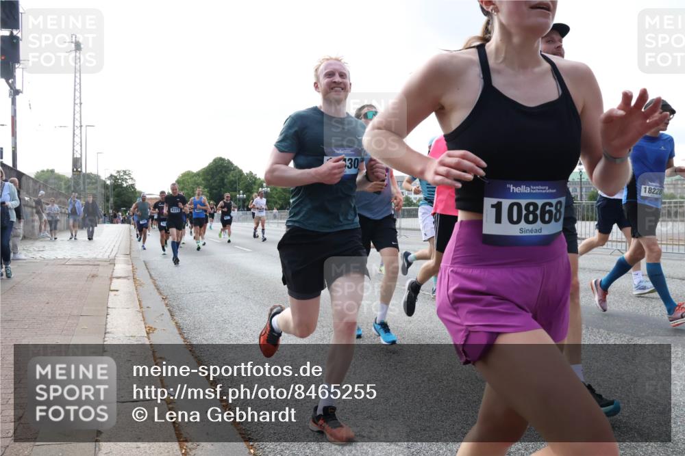 29.06.2025 - hella hamburg halbmarathon Lena Gebhardt http://msf.ph/oto/8465255 29.06.2025 09:55:08 Lombardsbrücke 8371, 30, 10868, 18228, 1200, 1683, 1696, 1706, 1817, 2207, 2222, 2274, 2287, 2367, 2411, 2592, 2596, 2816, 2955, 3208, 3209, 3258, 3435, 3747, 4093, 4121, 4189, 4832, 5102, 5399, 5447, 5638, 5705, 5884, 6027, 6158, 6290, 6389, 6662, 6723, 6836, 6923, 6938, 6978, 6991, 7052, 7335, 7659, 7908, 8117, 8371, 8437, 8482, 8487, 8657, 8693, 8889, 8981, 9031, 9038, 9051, 9093, 9159, 9476, 9661, 9710, 9869, 9931, 11333 meine-sportfotos.de