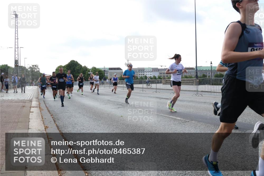 29.06.2025 - hella hamburg halbmarathon Lena Gebhardt http://msf.ph/oto/8465387 29.06.2025 09:55:09 Lombardsbrücke 8371, 8437, 1200, 1683, 1696, 1706, 2207, 2222, 2274, 2287, 2367, 2411, 2592, 2596, 2816, 2955, 3208, 3209, 3258, 3435, 3747, 4093, 4121, 4189, 4832, 5102, 5399, 5447, 5638, 5705, 5708, 5884, 6027, 6158, 6290, 6389, 6662, 6723, 6836, 6923, 6938, 6978, 6991, 7052, 7312, 7335, 7659, 7908, 8117, 8371, 8437, 8482, 8487, 8657, 8693, 8889, 8981, 9031, 9038, 9051, 9093, 9159, 9476, 9661, 9710, 9869, 9931, 11333 meine-sportfotos.de