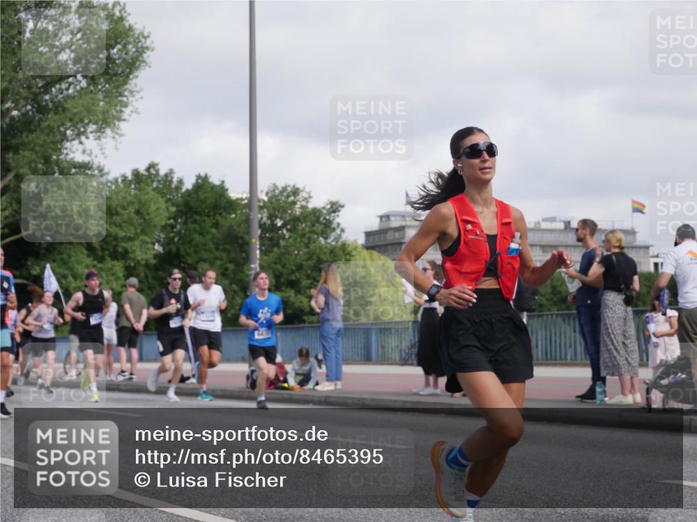 29.06.2025 - hella hamburg halbmarathon Luisa Fischer http://msf.ph/oto/8465395 29.06.2025 09:56:46 Kennedybrücke 6431, 1413, 1476, 1892, 2098, 2188, 2823, 3477, 3785, 4183, 4185, 6198, 6831, 8743, 9105, 9482, 9815, 10237 meine-sportfotos.de