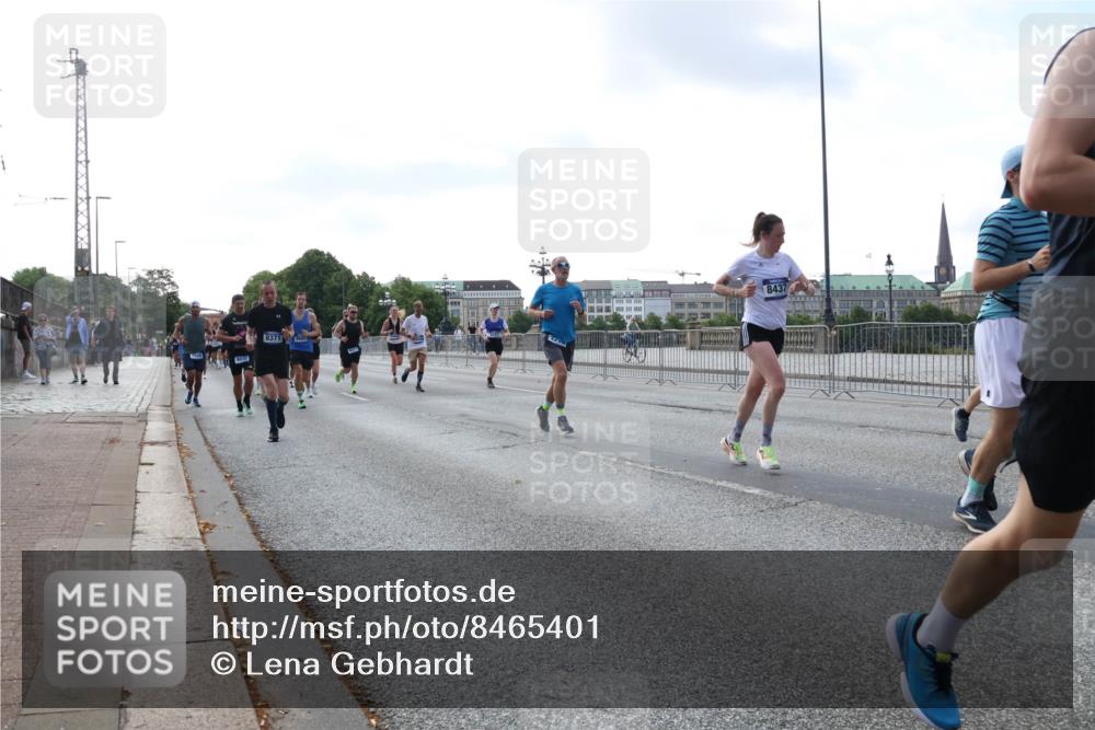 29.06.2025 - hella hamburg halbmarathon Lena Gebhardt http://msf.ph/oto/8465401 29.06.2025 09:55:09 Lombardsbrücke 9032, 8371, 8437, 1200, 1683, 1696, 1706, 2207, 2222, 2274, 2287, 2367, 2411, 2592, 2596, 2816, 2955, 3208, 3209, 3258, 3435, 3747, 4093, 4121, 4189, 4832, 5102, 5399, 5447, 5638, 5705, 5708, 5884, 6027, 6158, 6290, 6389, 6662, 6723, 6836, 6923, 6938, 6978, 6991, 7052, 7312, 7335, 7659, 7908, 8117, 8371, 8437, 8482, 8487, 8657, 8693, 8889, 8981, 9031, 9038, 9051, 9093, 9159, 9476, 9661, 9710, 9869, 9931, 11333 meine-sportfotos.de