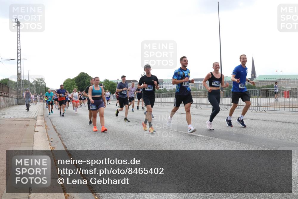 29.06.2025 - hella hamburg halbmarathon Lena Gebhardt http://msf.ph/oto/8465402 29.06.2025 10:32:23 Lombardsbrücke 16310, 8787, 11225, 8124, 15120, 11787, 1199, 1311, 1640, 1987, 2349, 2384, 2943, 3022, 3221, 3358, 3365, 3653, 3670, 3707, 3752, 3778, 3822, 4314, 4365, 4605, 4857, 4924, 5156, 5496, 5601, 5658, 5743, 5783, 5871, 5941, 6218, 6228, 6252, 6312, 6315, 7135, 7239, 7295, 7308, 7309, 7344, 7468, 7531, 7535, 7570, 7633, 7695, 7702, 7749, 7750, 7789, 7816, 8124, 8127, 8175, 8303, 8538, 8625, 8787, 8840, 8914, 8993, 9010, 9125, 9206, 10002, 10048 meine-sportfotos.de