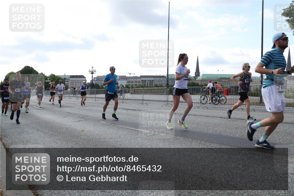 29.06.2025 - hella hamburg halbmarathon Lena Gebhardt http://msf.ph/oto/8465432 29.06.2025 09:55:09 Lombardsbrücke 9032, 8371, 32, 30, 563, 10, 1200, 1683, 1696, 1706, 2207, 2222, 2274, 2287, 2367, 2411, 2592, 2596, 2816, 2955, 3208, 3209, 3258, 3435, 3747, 4093, 4121, 4189, 4832, 5102, 5399, 5447, 5638, 5705, 5708, 5884, 6027, 6158, 6290, 6389, 6662, 6723, 6836, 6923, 6938, 6978, 6991, 7052, 7312, 7335, 7659, 7908, 8117, 8371, 8437, 8482, 8487, 8657, 8693, 8889, 8981, 9031, 9038, 9051, 9093, 9159, 9476, 9661, 9710, 9869, 9931, 11333 meine-sportfotos.de