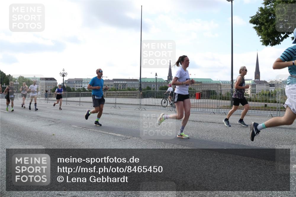 29.06.2025 - hella hamburg halbmarathon Lena Gebhardt http://msf.ph/oto/8465450 29.06.2025 09:55:10 Lombardsbrücke 3200, 1200, 1683, 1696, 1706, 2207, 2222, 2274, 2287, 2367, 2411, 2592, 2596, 2816, 2955, 3208, 3209, 3258, 3435, 3747, 4093, 4121, 4189, 4832, 5102, 5399, 5447, 5638, 5705, 5708, 6027, 6158, 6290, 6389, 6662, 6723, 6836, 6923, 6938, 6978, 6991, 7052, 7312, 7335, 7659, 7908, 8117, 8371, 8437, 8482, 8487, 8657, 8693, 8889, 8981, 9031, 9038, 9051, 9093, 9159, 9476, 9661, 9710, 9869, 9931, 11333 meine-sportfotos.de