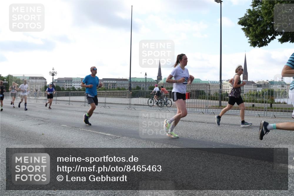 29.06.2025 - hella hamburg halbmarathon Lena Gebhardt http://msf.ph/oto/8465463 29.06.2025 09:55:10 Lombardsbrücke 1200, 1683, 1696, 1706, 2207, 2222, 2274, 2287, 2367, 2411, 2592, 2596, 2816, 2955, 3208, 3209, 3258, 3435, 3747, 4093, 4121, 4189, 4832, 5102, 5399, 5447, 5638, 5705, 5708, 6027, 6158, 6290, 6389, 6662, 6723, 6836, 6923, 6938, 6978, 6991, 7052, 7312, 7335, 7659, 7908, 8117, 8371, 8437, 8482, 8487, 8657, 8693, 8889, 8981, 9031, 9038, 9051, 9093, 9159, 9476, 9661, 9710, 9869, 9931, 11333 meine-sportfotos.de