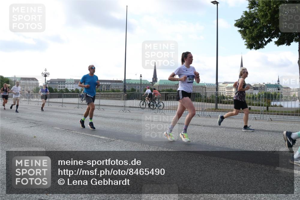 29.06.2025 - hella hamburg halbmarathon Lena Gebhardt http://msf.ph/oto/8465490 29.06.2025 09:55:10 Lombardsbrücke 8437, 1200, 1683, 1696, 1706, 2207, 2222, 2274, 2287, 2367, 2411, 2592, 2596, 2816, 2955, 3208, 3209, 3258, 3435, 3747, 4093, 4121, 4189, 4832, 5102, 5399, 5447, 5638, 5705, 5708, 6027, 6158, 6290, 6389, 6662, 6723, 6836, 6923, 6938, 6978, 6991, 7052, 7312, 7335, 7659, 7908, 8117, 8371, 8437, 8482, 8487, 8657, 8693, 8889, 8981, 9031, 9038, 9051, 9093, 9159, 9476, 9661, 9710, 9869, 9931, 11333 meine-sportfotos.de