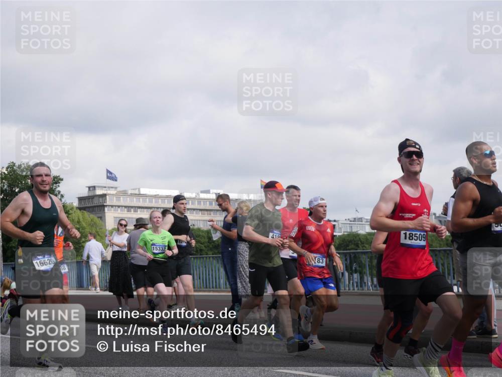 29.06.2025 - hella hamburg halbmarathon Luisa Fischer http://msf.ph/oto/8465494 29.06.2025 09:56:53 Kennedybrücke 16626, 15333, 88, 410, 83, 18509, 1098, 1171, 1413, 1476, 1892, 2098, 2188, 2823, 2842, 3477, 4183, 4185, 4270, 6198, 6266, 6630, 8743, 9619, 9815, 10237 meine-sportfotos.de