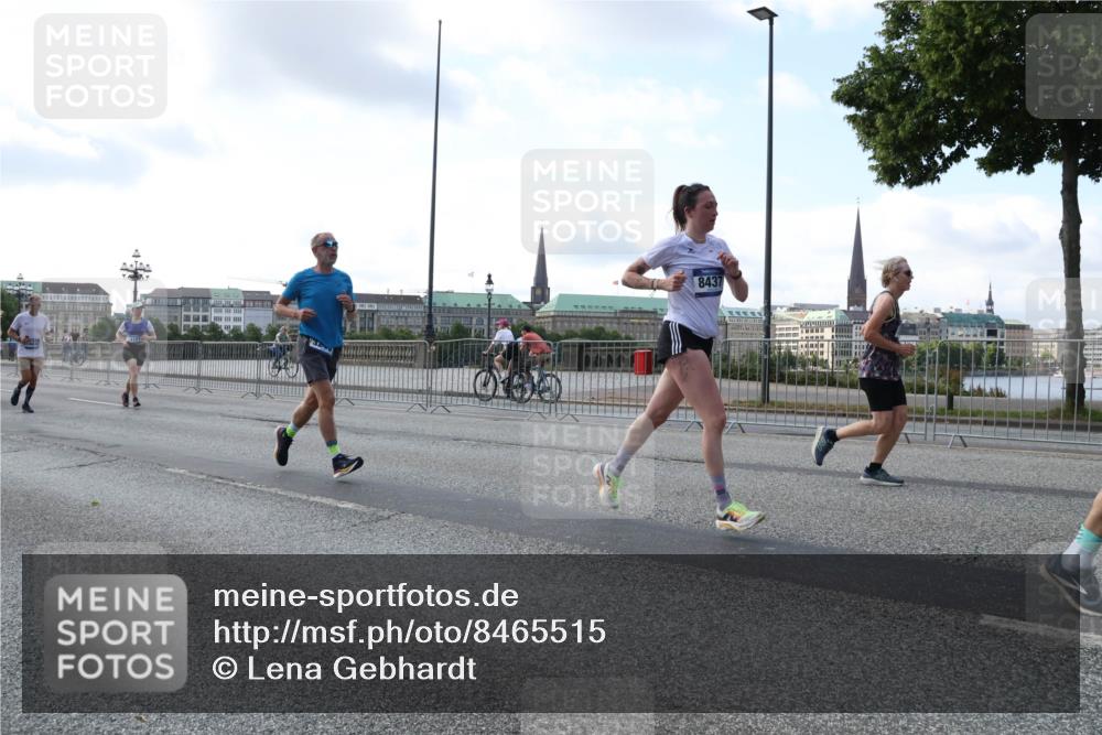 29.06.2025 - hella hamburg halbmarathon Lena Gebhardt http://msf.ph/oto/8465515 29.06.2025 09:55:10 Lombardsbrücke 8437, 1200, 1683, 1696, 1706, 2207, 2222, 2274, 2287, 2367, 2411, 2592, 2596, 2816, 2955, 3208, 3209, 3258, 3435, 3747, 4093, 4121, 4189, 4832, 5102, 5399, 5447, 5638, 5705, 5708, 6027, 6158, 6290, 6389, 6662, 6723, 6836, 6923, 6938, 6978, 6991, 7052, 7312, 7335, 7659, 7908, 8117, 8371, 8437, 8482, 8487, 8657, 8693, 8889, 8981, 9031, 9038, 9051, 9093, 9159, 9476, 9661, 9710, 9869, 9931, 11333 meine-sportfotos.de