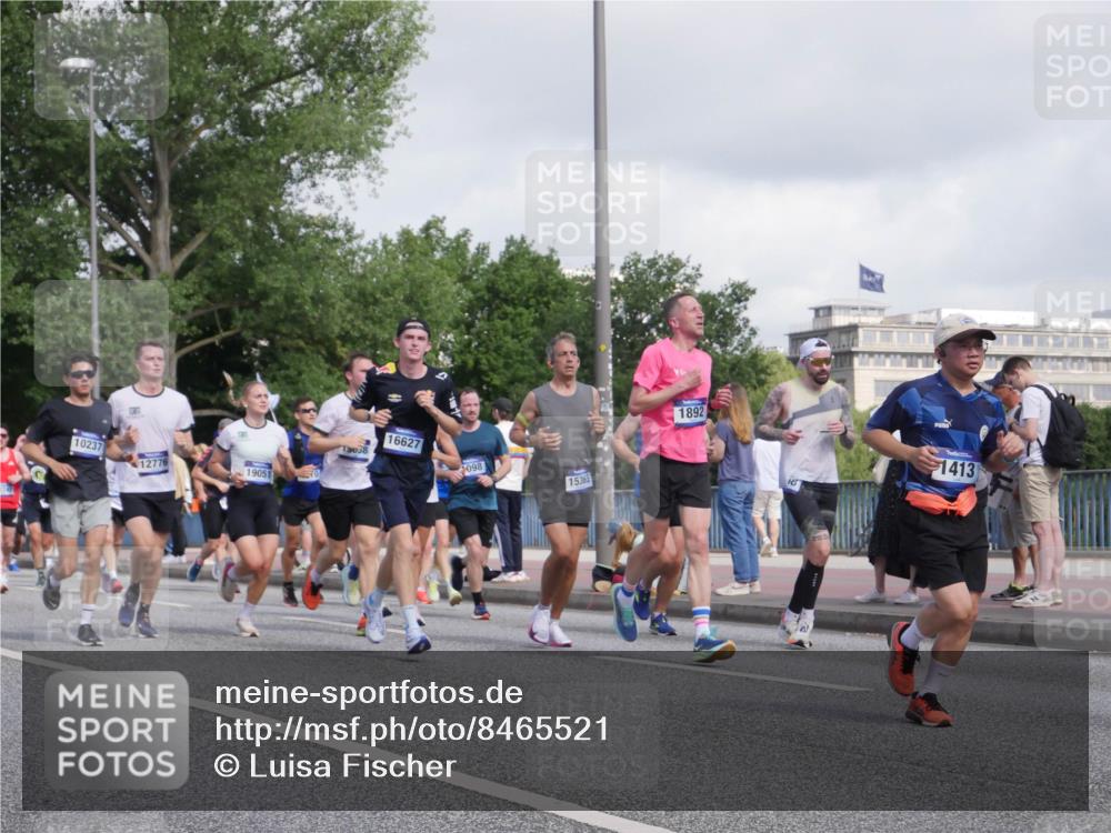 29.06.2025 - hella hamburg halbmarathon Luisa Fischer http://msf.ph/oto/8465521 29.06.2025 09:56:54 Kennedybrücke 10237, 12776, 19051, 16627, 75038, 098, 15365, 1892, 115, 1413, 1098, 1171, 1413, 1476, 1892, 2188, 2842, 3477, 4183, 4185, 4270, 6198, 6266, 6630, 8743, 9619, 9815, 10237 meine-sportfotos.de