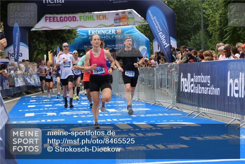 29.06.2025 - hella hamburg halbmarathon Strokosch-Dieckow http://msf.ph/oto/8465525 29.06.2025 10:47:07 Ziel 1460, 2623, 4093, 4377, 5472, 6373, 6700, 6716, 7480, 7908, 9794, 10208, 10211, 12579, 13007, 14415, 14783, 15684, 15825, 17718, 17915 meine-sportfotos.de