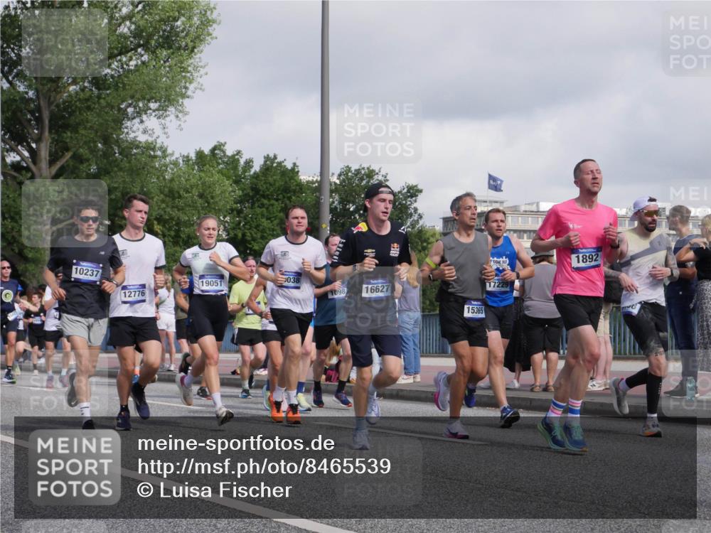 29.06.2025 - hella hamburg halbmarathon Luisa Fischer http://msf.ph/oto/8465539 29.06.2025 09:56:55 Kennedybrücke 10237, 19051, 038, 12776, 1098, 16627, 15365, 1892, 7229, 1098, 1171, 1413, 1476, 1892, 2188, 2842, 3477, 4185, 4270, 6198, 6266, 6630, 7709, 8576, 9463, 9619, 10237 meine-sportfotos.de