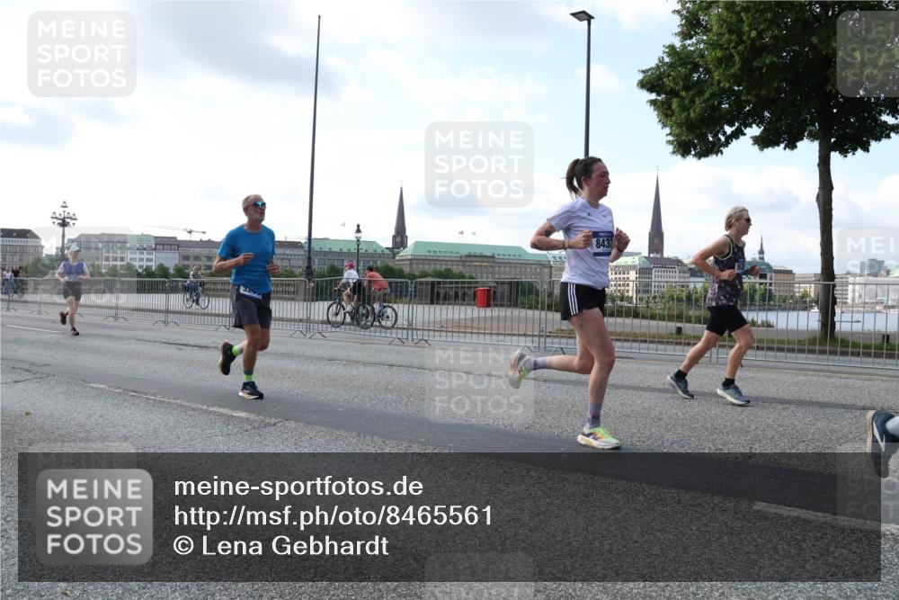 29.06.2025 - hella hamburg halbmarathon Lena Gebhardt http://msf.ph/oto/8465561 29.06.2025 09:55:10 Lombardsbrücke 8437, 1200, 1683, 1696, 1706, 2207, 2222, 2274, 2287, 2367, 2411, 2592, 2596, 2816, 2955, 3208, 3209, 3258, 3435, 3747, 4093, 4121, 4189, 4832, 5102, 5399, 5447, 5638, 5705, 5708, 6027, 6158, 6290, 6389, 6662, 6723, 6836, 6923, 6938, 6978, 6991, 7052, 7312, 7335, 7659, 7908, 8117, 8371, 8437, 8482, 8487, 8657, 8693, 8889, 8981, 9031, 9038, 9051, 9093, 9159, 9476, 9661, 9710, 9869, 9931, 11333 meine-sportfotos.de