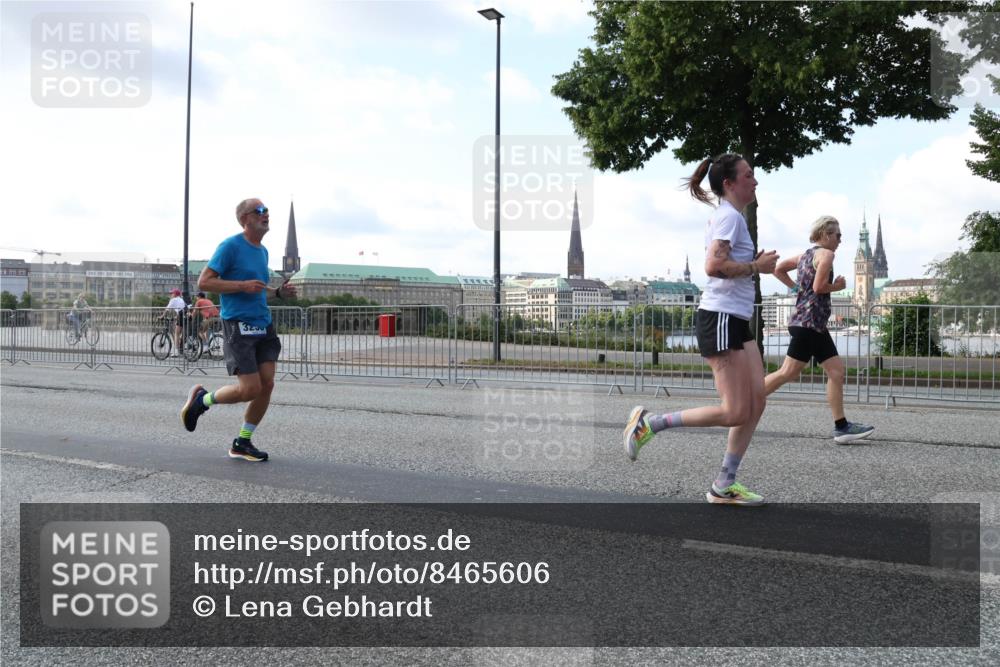 29.06.2025 - hella hamburg halbmarathon Lena Gebhardt http://msf.ph/oto/8465606 29.06.2025 09:55:10 Lombardsbrücke 3200, 1200, 1683, 1696, 1706, 2207, 2222, 2274, 2287, 2367, 2411, 2592, 2596, 2816, 2955, 3208, 3209, 3258, 3435, 3747, 4093, 4121, 4189, 4832, 5102, 5399, 5447, 5638, 5705, 5708, 6027, 6158, 6290, 6389, 6662, 6723, 6836, 6923, 6938, 6978, 6991, 7052, 7312, 7335, 7659, 7908, 8117, 8371, 8437, 8482, 8487, 8657, 8693, 8889, 8981, 9031, 9038, 9051, 9093, 9159, 9476, 9661, 9710, 9869, 9931, 11333 meine-sportfotos.de