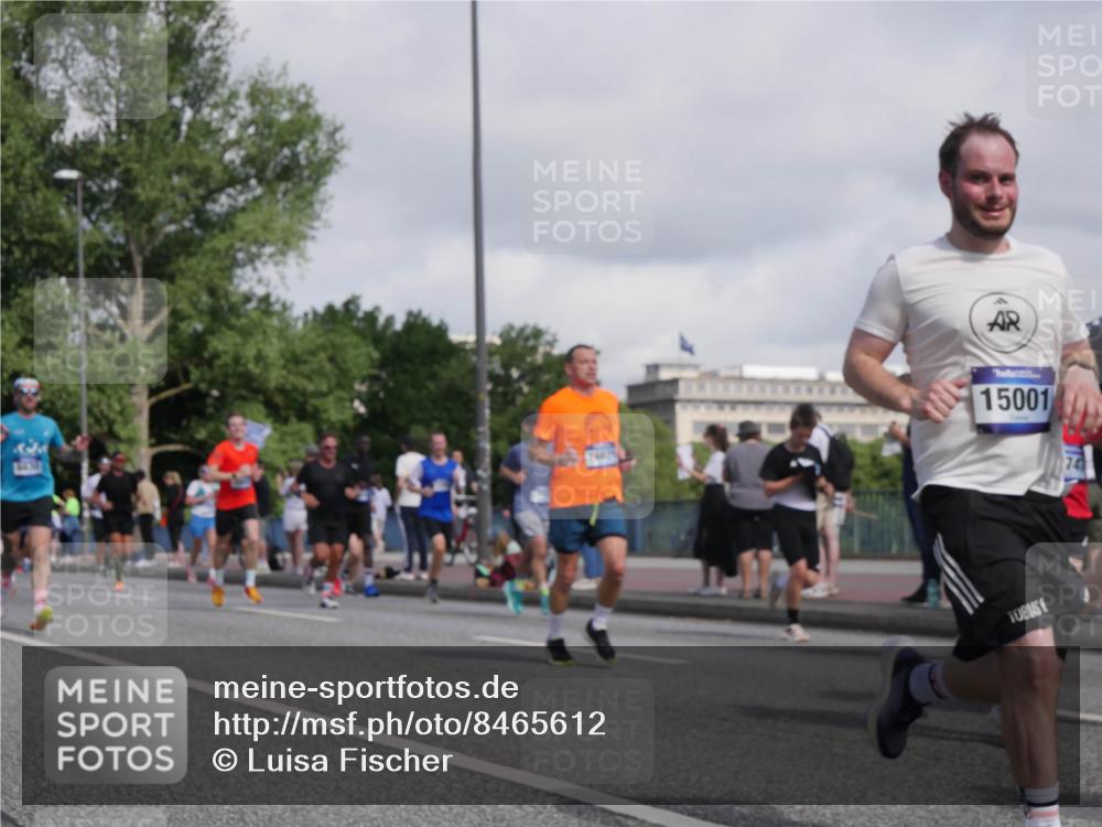 29.06.2025 - hella hamburg halbmarathon Luisa Fischer http://msf.ph/oto/8465612 29.06.2025 09:57:01 Kennedybrücke 1662, 15001, 1171, 2470, 2842, 4029, 4270, 5020, 5706, 6266, 6630, 6819, 7709, 8142, 8374, 8576, 9051, 9463, 9619, 10529 meine-sportfotos.de