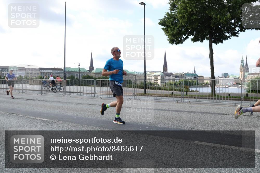 29.06.2025 - hella hamburg halbmarathon Lena Gebhardt http://msf.ph/oto/8465617 29.06.2025 09:55:11 Lombardsbrücke 320, 1200, 1683, 1696, 1706, 1884, 2207, 2222, 2274, 2287, 2367, 2411, 2592, 2596, 2816, 2955, 3208, 3209, 3258, 3435, 3747, 4093, 4121, 4189, 4832, 5102, 5399, 5447, 5638, 5705, 5708, 6027, 6158, 6290, 6389, 6662, 6723, 6836, 6923, 6938, 6978, 6991, 7052, 7312, 7335, 7659, 7908, 8117, 8371, 8437, 8487, 8657, 8693, 8889, 8981, 9031, 9038, 9051, 9093, 9159, 9476, 9661, 9710, 9869, 9931, 11333 meine-sportfotos.de