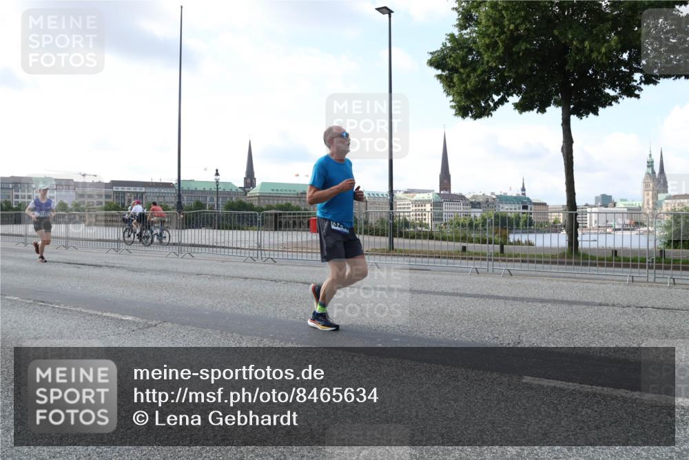 29.06.2025 - hella hamburg halbmarathon Lena Gebhardt http://msf.ph/oto/8465634 29.06.2025 09:55:11 Lombardsbrücke 1200, 1683, 1696, 1706, 1884, 2207, 2222, 2274, 2287, 2367, 2411, 2592, 2596, 2816, 2955, 3208, 3209, 3258, 3435, 3747, 4093, 4121, 4189, 4832, 5102, 5399, 5447, 5638, 5705, 5708, 6027, 6158, 6290, 6389, 6662, 6723, 6836, 6923, 6938, 6978, 6991, 7052, 7312, 7335, 7659, 7908, 8117, 8371, 8437, 8487, 8657, 8693, 8889, 8981, 9031, 9038, 9051, 9093, 9159, 9476, 9661, 9710, 9869, 9931, 11333 meine-sportfotos.de