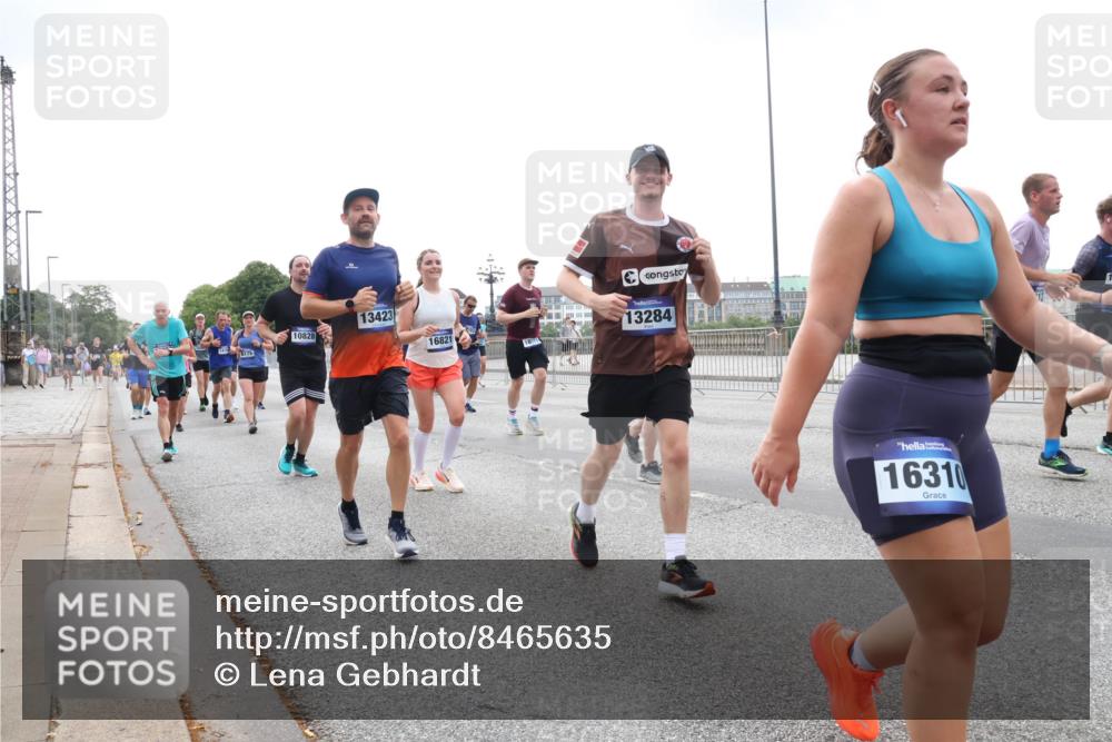 29.06.2025 - hella hamburg halbmarathon Lena Gebhardt http://msf.ph/oto/8465635 29.06.2025 10:32:27 Lombardsbrücke 8175, 10828, 13423, 16821, 181, 13284, 16310, 1199, 1311, 1640, 1987, 2059, 2349, 2943, 3022, 3365, 3653, 3660, 3670, 3707, 3778, 3822, 4314, 4365, 4446, 4605, 4857, 4924, 5496, 5601, 5658, 5743, 5783, 5871, 5941, 6218, 6228, 6252, 6312, 6315, 7135, 7239, 7295, 7308, 7309, 7344, 7468, 7531, 7535, 7570, 7633, 7695, 7702, 7749, 7750, 7789, 8124, 8127, 8175, 8303, 8538, 8625, 8787, 8840, 8914, 8993, 9010, 9125, 9188, 9206, 10002, 10013, 10048, 10277 meine-sportfotos.de