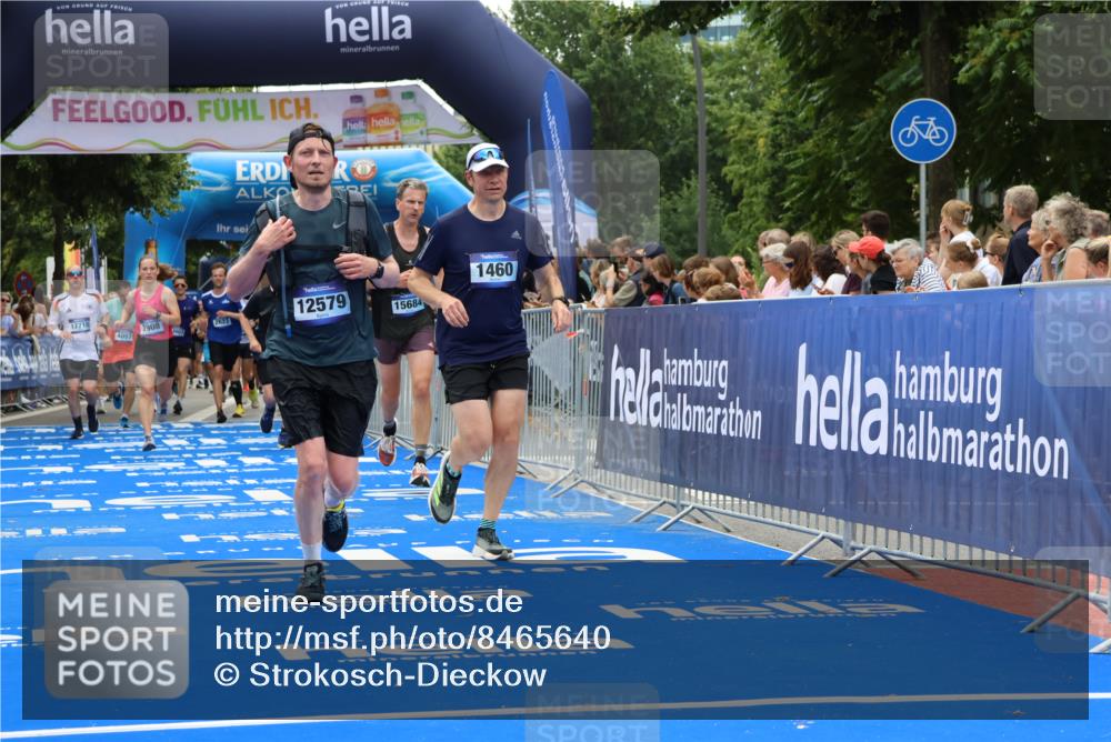 29.06.2025 - hella hamburg halbmarathon Strokosch-Dieckow http://msf.ph/oto/8465640 29.06.2025 10:47:04 Ziel 1460, 1689, 2623, 4093, 4377, 5472, 6373, 6700, 7908, 9794, 10122, 12579, 13007, 13728, 14415, 14449, 14594, 14783, 15684, 15825, 16081, 17718, 17979 meine-sportfotos.de