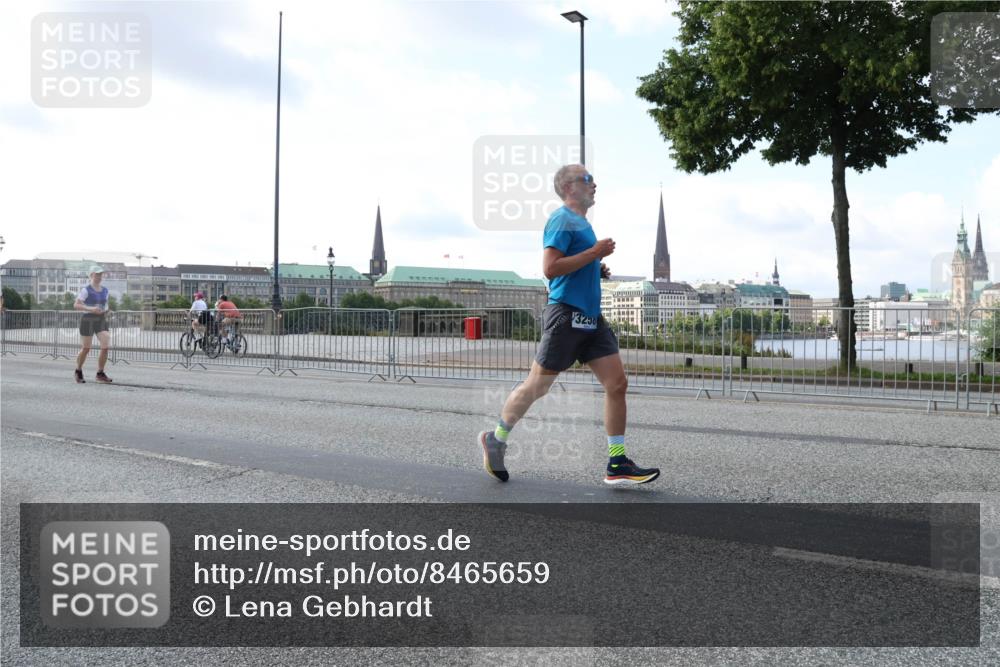 29.06.2025 - hella hamburg halbmarathon Lena Gebhardt http://msf.ph/oto/8465659 29.06.2025 09:55:11 Lombardsbrücke 3238, 1200, 1683, 1696, 1706, 1884, 2207, 2222, 2274, 2287, 2367, 2411, 2592, 2596, 2816, 2955, 3208, 3209, 3258, 3435, 3747, 4093, 4121, 4189, 4832, 5102, 5399, 5447, 5638, 5705, 5708, 6027, 6158, 6290, 6389, 6662, 6723, 6836, 6923, 6938, 6978, 6991, 7052, 7312, 7335, 7659, 7908, 8117, 8371, 8437, 8487, 8657, 8693, 8889, 8981, 9031, 9038, 9051, 9093, 9159, 9476, 9661, 9710, 9869, 9931, 11333 meine-sportfotos.de