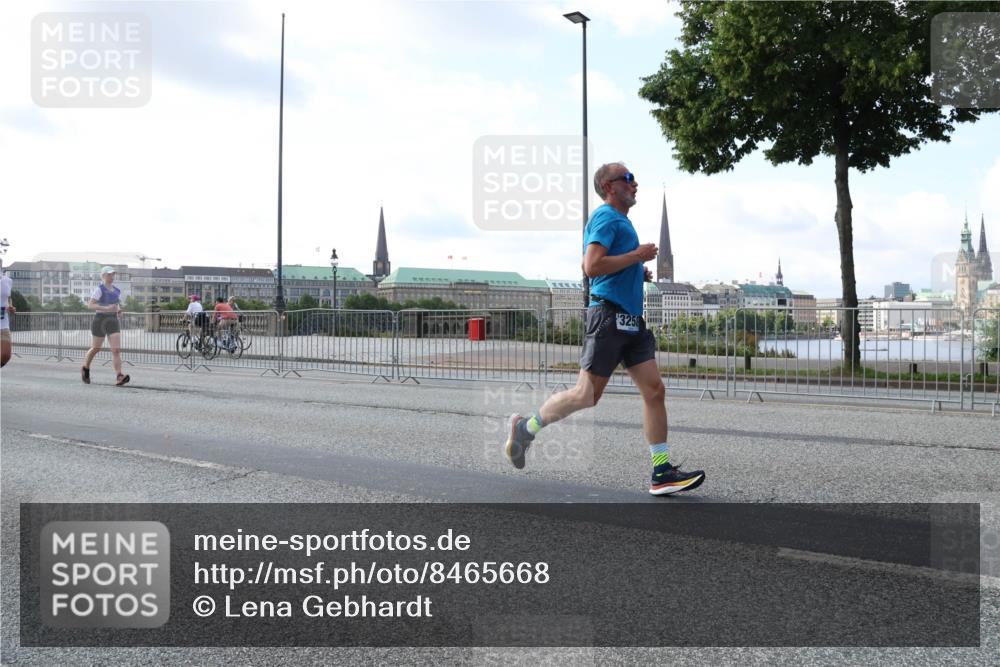 29.06.2025 - hella hamburg halbmarathon Lena Gebhardt http://msf.ph/oto/8465668 29.06.2025 09:55:11 Lombardsbrücke 3258, 1200, 1683, 1696, 1706, 1884, 2207, 2222, 2274, 2287, 2367, 2411, 2592, 2596, 2816, 2955, 3208, 3209, 3258, 3435, 3747, 4093, 4121, 4189, 4832, 5102, 5399, 5447, 5638, 5705, 5708, 6027, 6158, 6290, 6389, 6662, 6723, 6836, 6923, 6938, 6978, 6991, 7052, 7312, 7335, 7659, 7908, 8117, 8371, 8437, 8487, 8657, 8693, 8889, 8981, 9031, 9038, 9051, 9093, 9159, 9476, 9661, 9710, 9869, 9931, 11333 meine-sportfotos.de