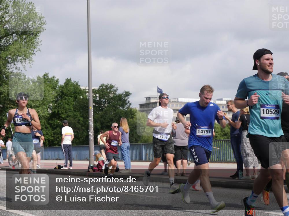 29.06.2025 - hella hamburg halbmarathon Luisa Fischer http://msf.ph/oto/8465701 29.06.2025 09:57:06 Kennedybrücke 1542, 5573, 5706, 7709, 14797, 10529, 1342, 1399, 1750, 2020, 2470, 2889, 4029, 4816, 5020, 5706, 6819, 7087, 7297, 7709, 8142, 8374, 8576, 9051, 9463, 10529 meine-sportfotos.de