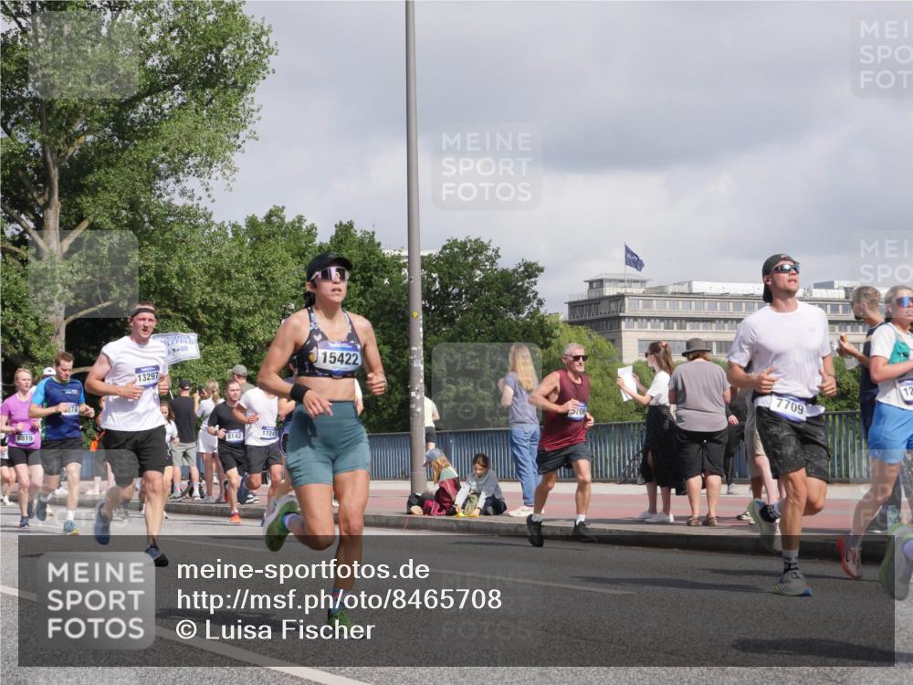 29.06.2025 - hella hamburg halbmarathon Luisa Fischer http://msf.ph/oto/8465708 29.06.2025 09:57:06 Kennedybrücke 6819, 374, 13297, 05, 15422, 8142, 17247, 506, 7709, 12, 1342, 1399, 1750, 2020, 2470, 2889, 4029, 4816, 5020, 5706, 6819, 7087, 7297, 7709, 8142, 8374, 8576, 9051, 9463, 10529 meine-sportfotos.de