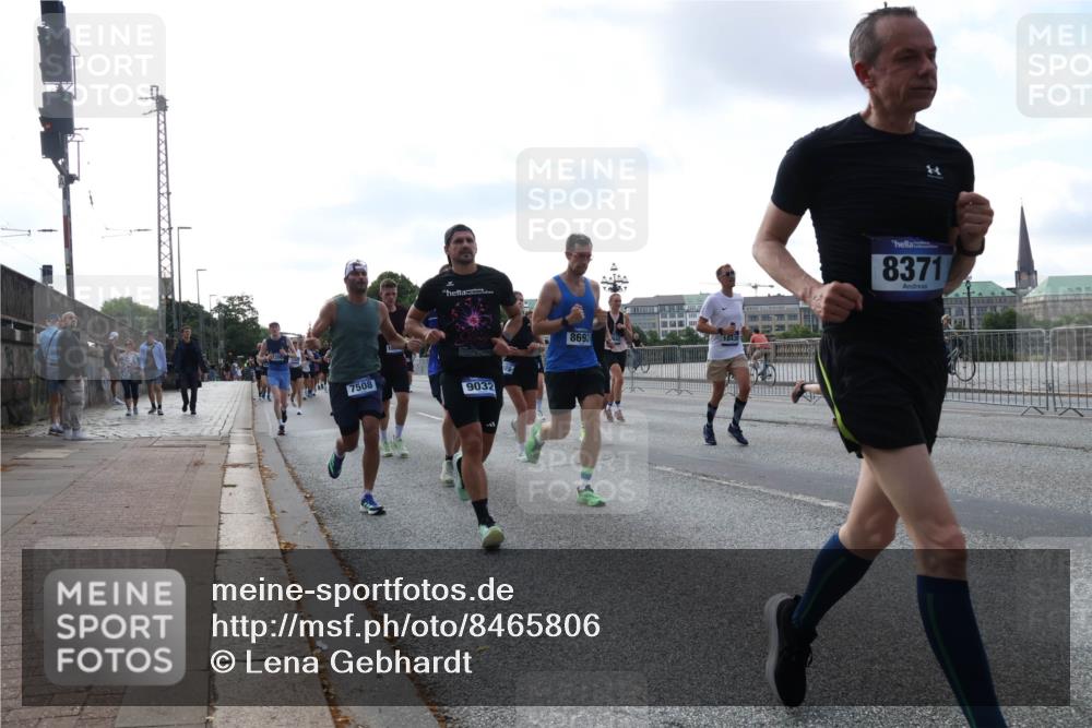 29.06.2025 - hella hamburg halbmarathon Lena Gebhardt http://msf.ph/oto/8465806 29.06.2025 09:55:12 Lombardsbrücke 7508, 9032, 8693, 8371, 1200, 1683, 1696, 1706, 1884, 2207, 2222, 2274, 2287, 2367, 2411, 2592, 2596, 2816, 2955, 3208, 3209, 3258, 3435, 3747, 4093, 4121, 4189, 4832, 5102, 5399, 5447, 5638, 5705, 5708, 6027, 6158, 6290, 6389, 6662, 6723, 6836, 6923, 6938, 6978, 6991, 7052, 7312, 7335, 7659, 7908, 8117, 8371, 8437, 8487, 8657, 8693, 8889, 8981, 9031, 9051, 9093, 9159, 9476, 9661, 9710, 9869, 9931, 11333 meine-sportfotos.de
