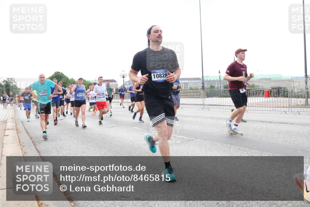 29.06.2025 - hella hamburg halbmarathon Lena Gebhardt http://msf.ph/oto/8465815 29.06.2025 10:32:29 Lombardsbrücke 15987, 8175, 15147, 10828, 8303, 18, 1199, 1311, 1640, 1987, 2059, 2349, 2943, 3022, 3365, 3653, 3660, 3670, 3707, 3778, 3822, 4314, 4365, 4446, 4605, 4857, 4924, 5496, 5601, 5658, 5743, 5783, 5871, 5941, 6218, 6228, 6252, 6312, 6315, 7135, 7239, 7308, 7309, 7344, 7387, 7468, 7531, 7535, 7570, 7633, 7695, 7702, 7749, 7750, 7789, 8124, 8127, 8175, 8303, 8625, 8787, 8840, 8914, 8993, 9010, 9125, 9188, 9206, 10002, 10013, 10048, 10277 meine-sportfotos.de