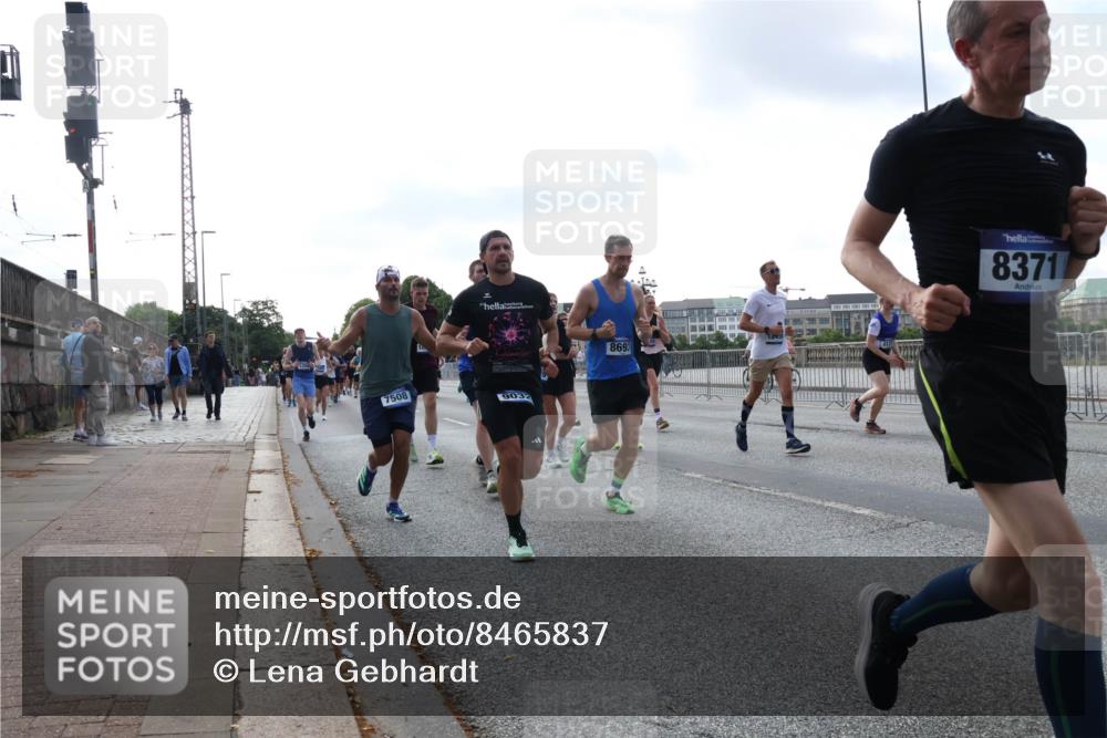 29.06.2025 - hella hamburg halbmarathon Lena Gebhardt http://msf.ph/oto/8465837 29.06.2025 09:55:12 Lombardsbrücke 7508, 903, 8693, 8371, 1200, 1683, 1696, 1706, 1884, 2207, 2222, 2274, 2287, 2367, 2411, 2592, 2596, 2816, 2955, 3208, 3209, 3258, 3435, 3747, 4093, 4121, 4189, 4832, 5102, 5399, 5447, 5638, 5705, 5708, 6027, 6158, 6290, 6389, 6662, 6723, 6836, 6923, 6938, 6978, 6991, 7052, 7312, 7335, 7659, 7908, 8117, 8371, 8437, 8487, 8657, 8693, 8889, 8981, 9031, 9051, 9093, 9159, 9476, 9661, 9710, 9869, 9931, 11333 meine-sportfotos.de